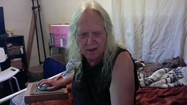 Snapshot of OldLadySara chatting on 06/13/26, 12:36 OldLadySara online show from 06/13/26, 12:36