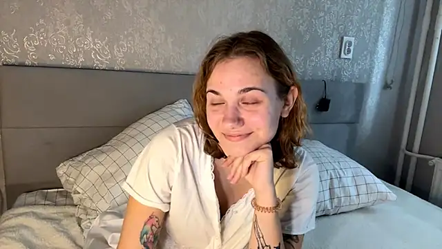 SunPunnyGirl online show from 10/13/25, 08:14