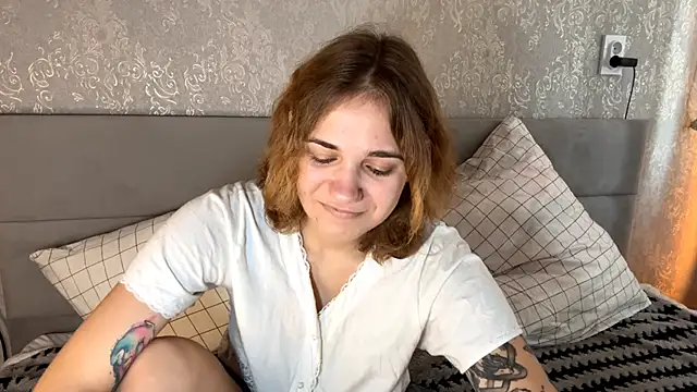 SunPunnyGirl online show from 10/19/25, 08:15