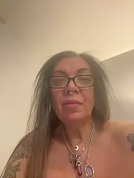 dieseldame1313 online show from 12/28/24, 11:48