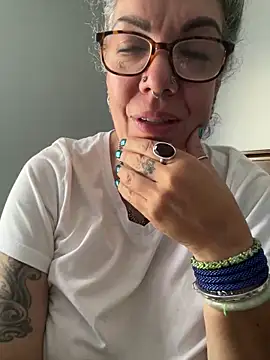 dieseldame1313 online show from 11/11/25, 01:11