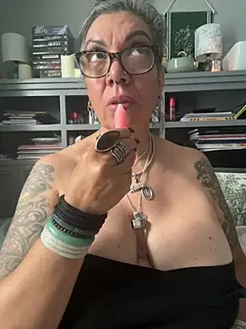dieseldame1313 online show from 07/14/26, 08:14