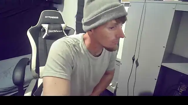 Snapshot of Robbin_Bnks chatting on 10/15/25, 05:29 Robbin Bnks online show from 10/15/25, 05:29