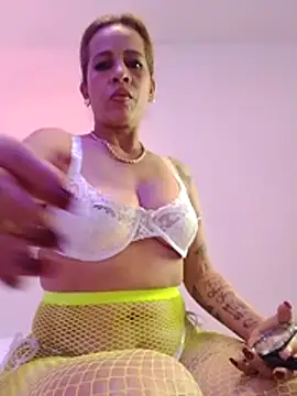 Snapshot of Alisson_Milf chatting on 02/25/26, 04:11 Alisson Milf online show from 02/25/26, 04:11