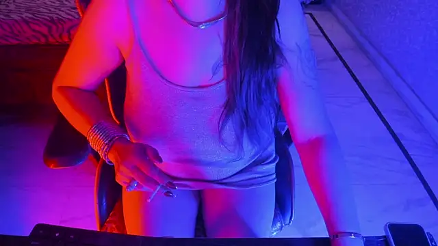 Snapshot of ShylaGill chatting on 11/11/25, 09:59 ShylaGill online show from 11/11/25, 09:59