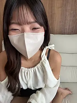 Snapshot of y_yunchan chatting on 10/16/25, 02:01 y yunchan online show from 10/16/25, 02:01