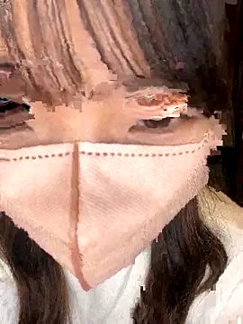 Snapshot of y_yunchan chatting on 11/08/25, 04:12 y yunchan online show from 11/08/25, 04:12