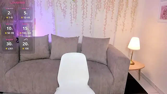 Snapshot of Natti_london chatting on 12/17/25, 05:35 Natti london online show from 12/17/25, 05:35