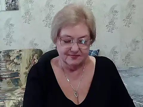 Snapshot of Renata62011 chatting on 11/17/25, 12:55 Renata62011 online show from 11/17/25, 12:55