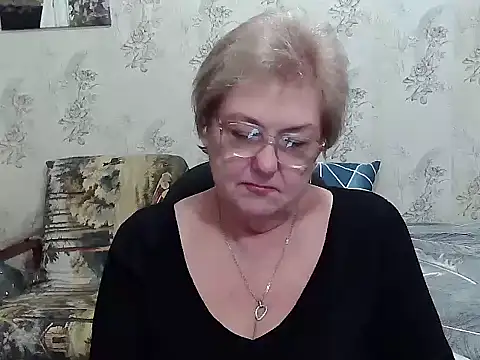 Snapshot of Renata62011 chatting on 11/18/25, 04:22 Renata62011 online show from 11/18/25, 04:22