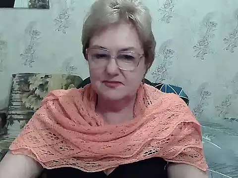 Snapshot of Renata62011 chatting on 12/17/25, 12:44 Renata62011 online show from 12/17/25, 12:44