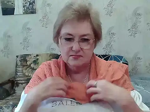Snapshot of Renata62011 chatting on 12/19/25, 12:01 Renata62011 online show from 12/19/25, 12:01