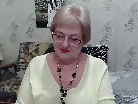 Snapshot of Renata62011 chatting on 05/17/26, 12:23 Renata62011 online show from 05/17/26, 12:23