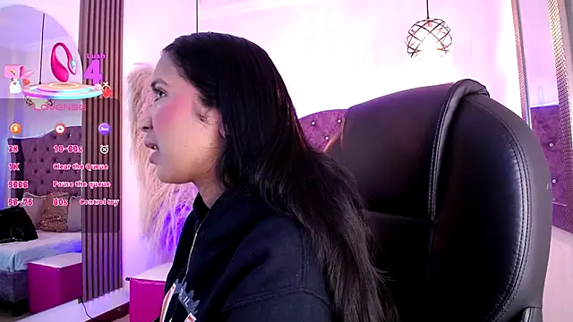 SophiaWalker 1 online show from 11/17/25, 12:00