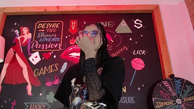 Snapshot of Lola_Pierce chatting on 11/11/25, 12:05 Lola Pierce online show from 11/11/25, 12:05