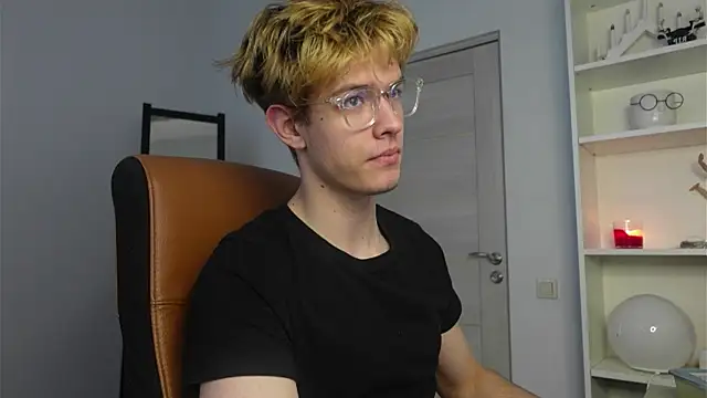 Logan Fraser online show from 10/12/25, 05:50