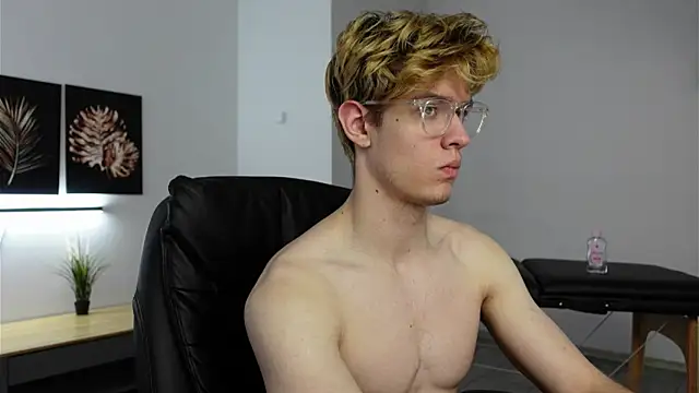 Logan Fraser online show from 10/19/25, 01:12