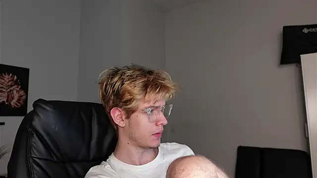 Logan Fraser online show from 10/26/25, 02:45