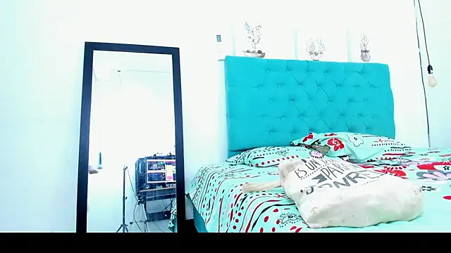 cris dulce online show from 12/01/25, 06:24