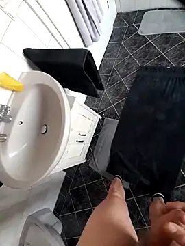 Snapshot of Hoodle-Doodle chatting on 11/08/25, 08:14 Hoodle-Doodle online show from 11/08/25, 08:14