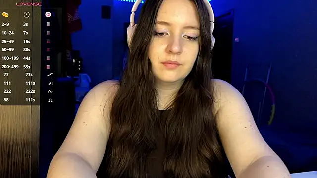 LauretteRagar online show from 10/13/25, 06:08