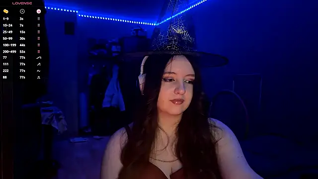 LauretteRagar online show from 10/31/25, 07:26