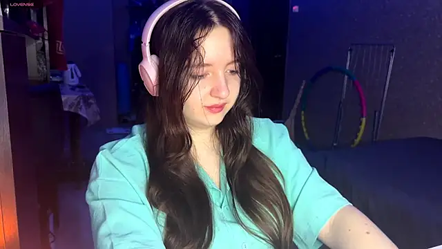 LauretteRagar online show from 11/06/25, 05:25