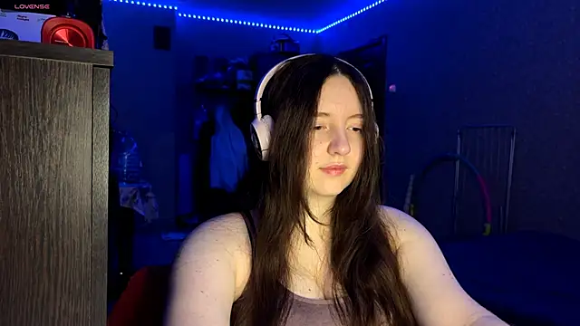 LauretteRagar online show from 11/17/25, 06:14