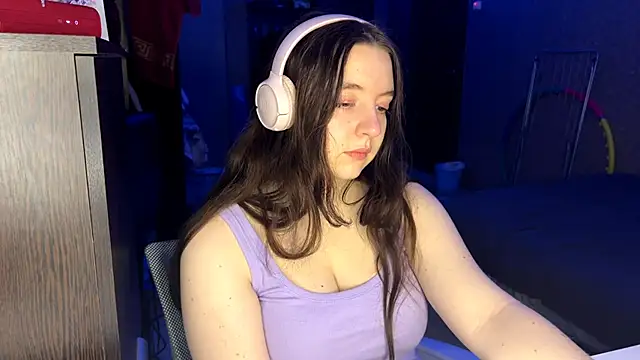 LauretteRagar online show from 12/15/25, 06:12