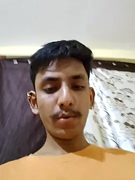 Snapshot of yung_cplz chatting on 10/18/25, 01:23 yung cplz online show from 10/18/25, 01:23