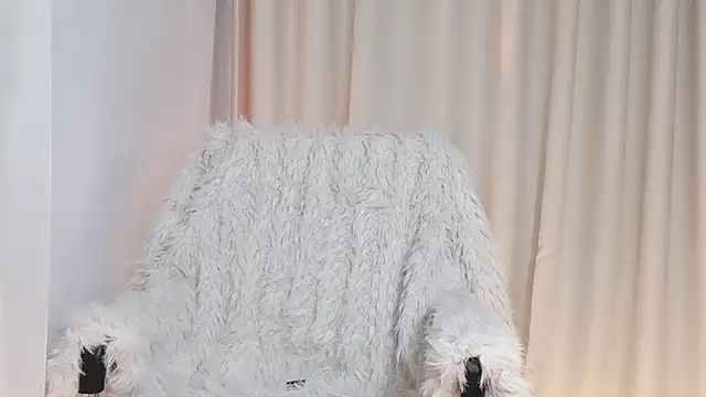 Snapshot of Vessi-babe chatting on 12/14/25, 01:16 Vessi-babe online show from 12/14/25, 01:16