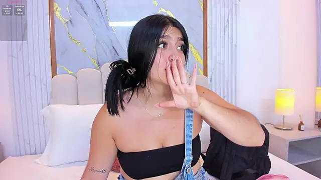 Snapshot of isabel_sofiaa chatting on 10/31/25, 04:35 isabel sofiaa online show from 10/31/25, 04:35