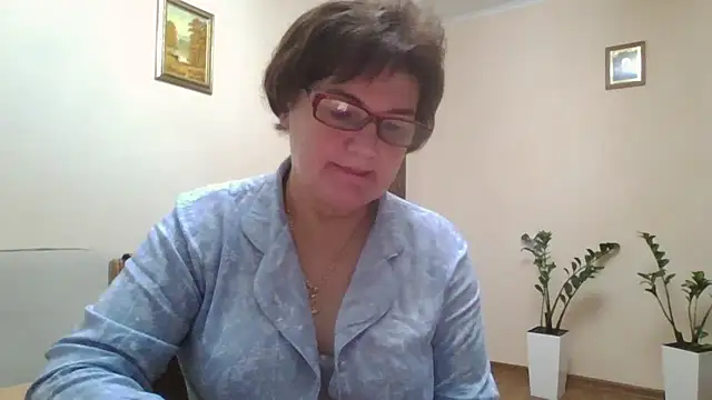 Snapshot of Galina56301 chatting on 12/14/25, 03:28 Galina56301 online show from 12/14/25, 03:28
