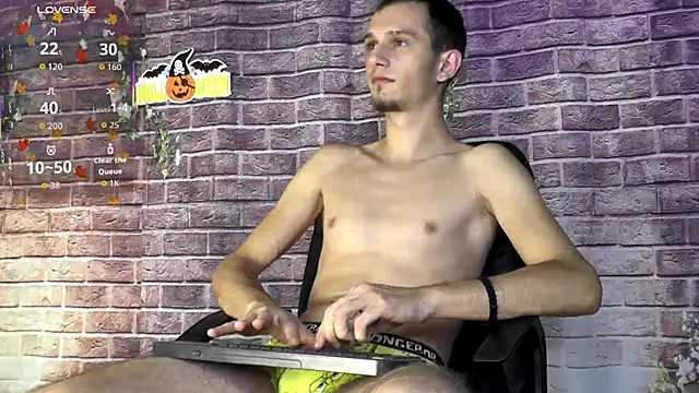 Snapshot of AxelMassimo chatting on 10/26/25, 03:56 AxelMassimo online show from 10/26/25, 03:56