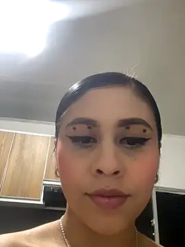 Snapshot of LuluMonroe_Eup chatting on 11/19/25, 03:17 LuluMonroe Eup online show from 11/19/25, 03:17