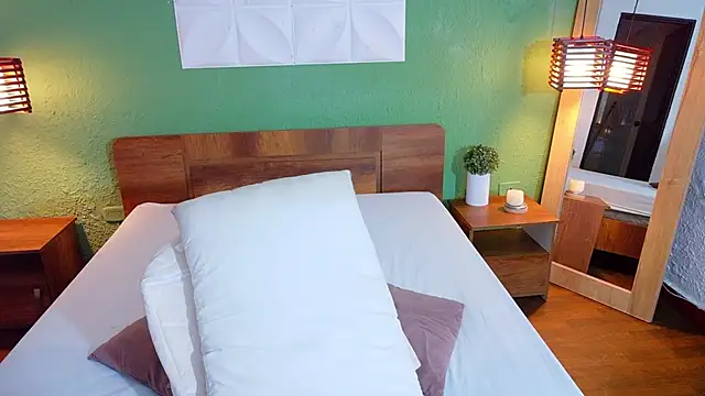 Chocolatte dreams online show from 09/13/25, 12:49