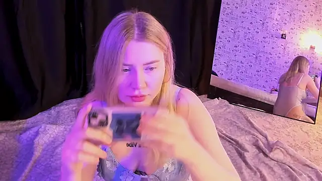 Lillie Berry online show from 11/15/25, 04:21