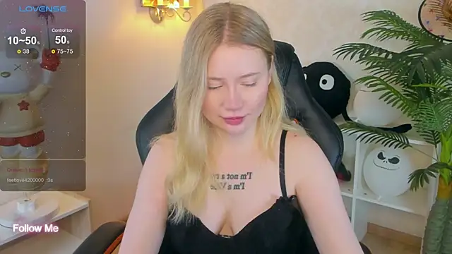 Lillie Berry online show from 11/23/25, 04:45