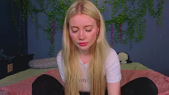Lillie Berry online show from 07/24/26, 04:43
