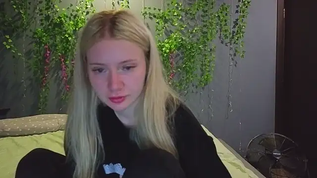 Lillie Berry online show from 07/25/26, 04:54