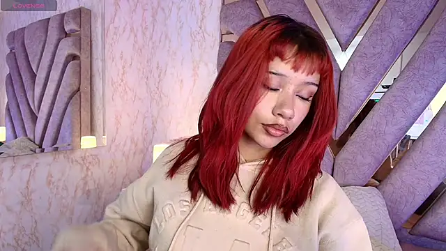 Snapshot of redd_pandaa chatting on 12/14/25, 04:40 redd pandaa online show from 12/14/25, 04:40