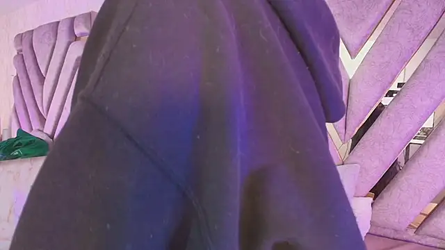 Snapshot of redd_pandaa chatting on 12/16/25, 03:44 redd pandaa online show from 12/16/25, 03:44