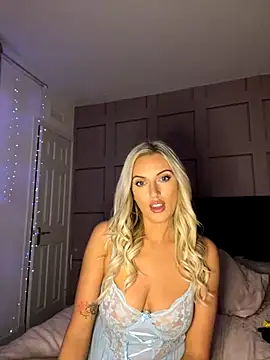 Snapshot of missdaisyukxx chatting on 10/28/25, 10:56 missdaisyukxx online show from 10/28/25, 10:56