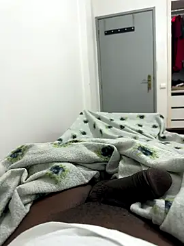 Snapshot of Jacareeeeee chatting on 10/21/25, 12:11 Jacareeeeee online show from 10/21/25, 12:11