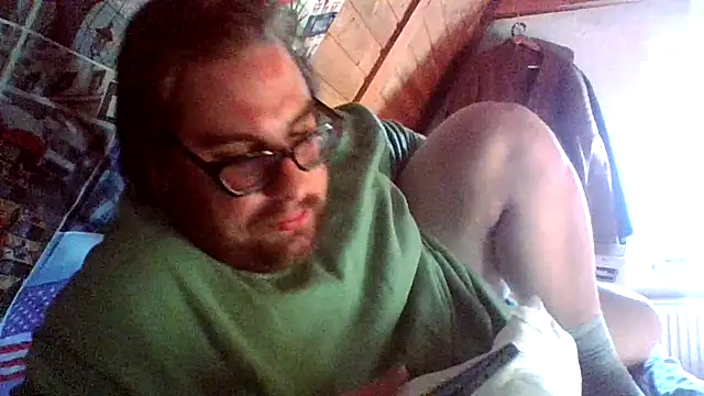 Snapshot of chubbyDavid1998 chatting on 10/27/25, 12:20 chubbyDavid1998 online show from 10/27/25, 12:20