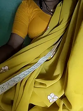 Snapshot of Hotty-Monaa chatting on 10/19/25, 05:02 Hotty-Monaa online show from 10/19/25, 05:02