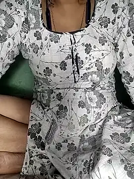 Snapshot of Hotty-Monaa chatting on 11/13/25, 05:23 Hotty-Monaa online show from 11/13/25, 05:23