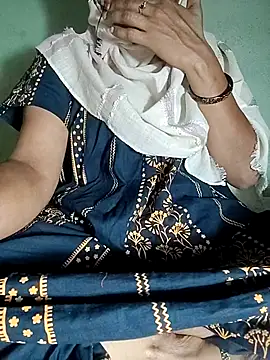 Snapshot of Hotty-Monaa chatting on 11/24/25, 04:51 Hotty-Monaa online show from 11/24/25, 04:51