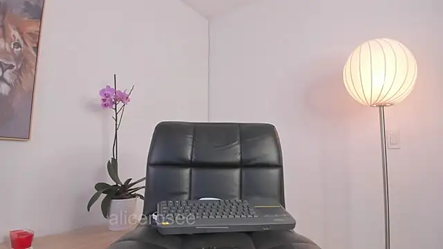  Alicerosee online show from 06/03/26, 08:36