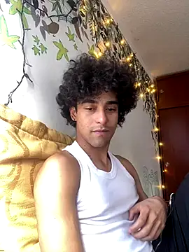 Snapshot of Oliver_11Ed chatting on 12/13/25, 09:31 Oliver 11Ed online show from 12/13/25, 09:31